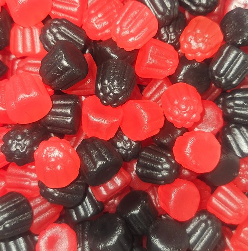Black red gums gummy candy - gummy,